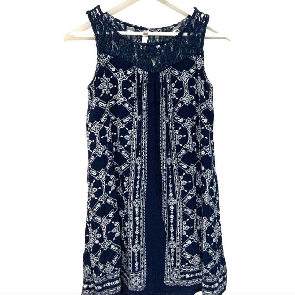 Xhilaration blue lace lined tank flowy small